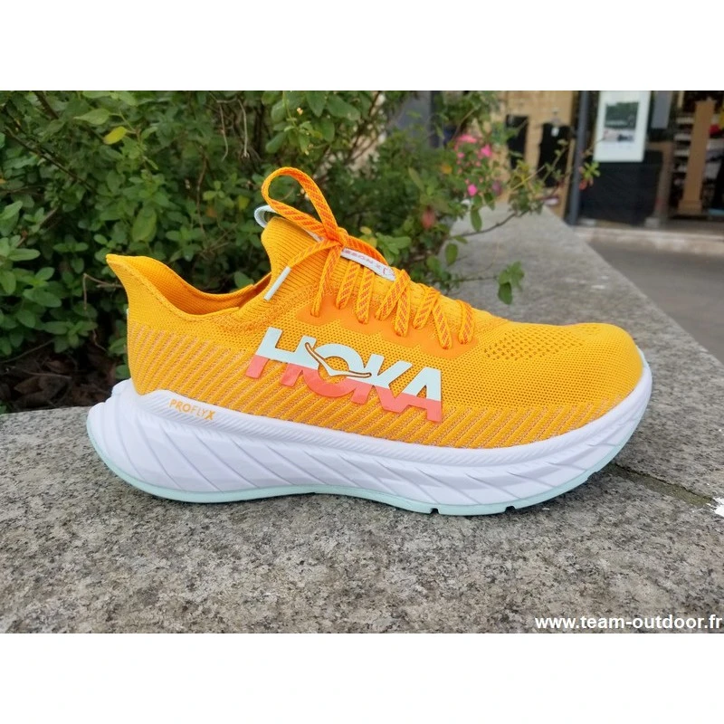 HOKA Carbon X 3 Homme Radiant Yellow / Camellia 5 HOKA Carbon X 3 Homme Radiant Yellow / Camellia – Image 3